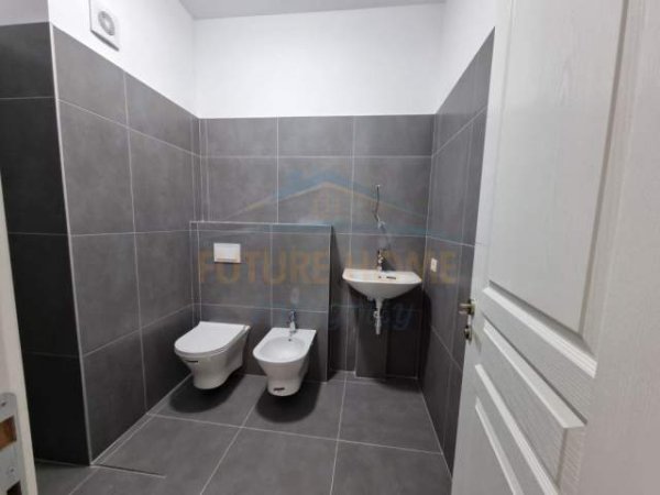 Tirane, shitet apartament 2+1 Kati 2, 120 m² 142.000 Euro (Oxhaku)