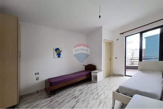 Tirane, jepet me qera apartament 2+1+A+BLK Kati 7, 100 m² 350 Euro (Rr. 3--Deshmoret)