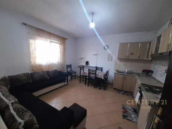 Tirane, jepet me qera apartament 3+1+BLK Kati 2, 120 m² 300 Euro (Rruga Siri kodra)