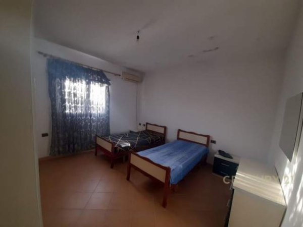 Tirane, jepet me qera apartament 3+1+BLK Kati 2, 120 m² 300 Euro (Rruga Siri kodra)