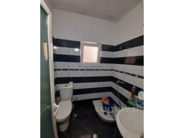 Tirane, jepet me qera apartament 3+1+BLK Kati 2, 120 m² 300 Euro (Rruga Siri kodra)