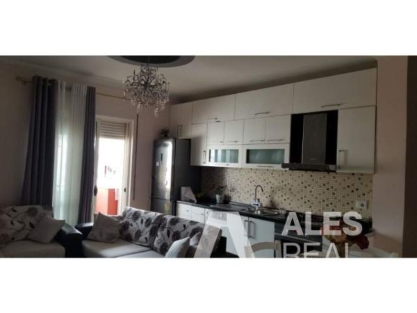 Tirane, shitet apartament 3+1 Kati 8, 135 m² 120.000 Euro