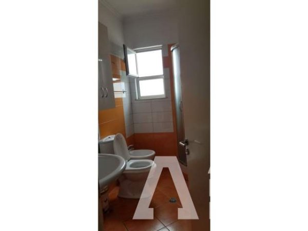 Tirane, shitet apartament 3+1 Kati 8, 135 m² 120.000 Euro