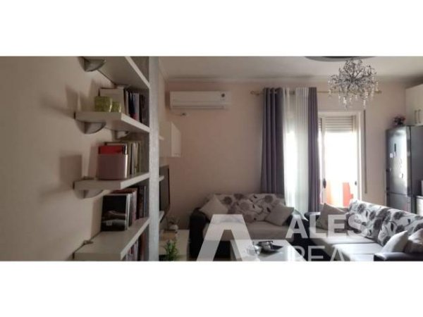 Tirane, shitet apartament 3+1 Kati 8, 135 m² 120.000 Euro