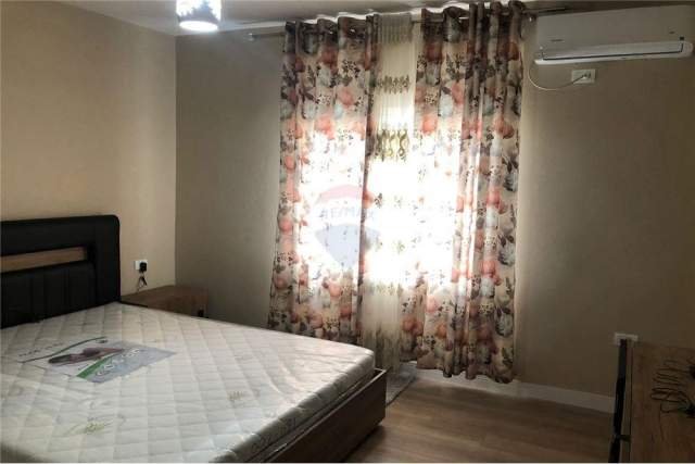 Tirane, jepet me qera Vile 4+1+A+BLK Kati 2, 477 m² 1.000 Euro (sauk)