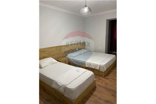 Tirane, jepet me qera apartament 2+1+A+BLK Kati 3, 97 m² 550 Euro (Myslym shyri drejtoria e policise)
