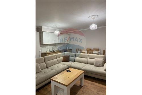 Tirane, jepet me qera apartament 2+1+A+BLK Kati 3, 97 m² 550 Euro (Myslym shyri drejtoria e policise)