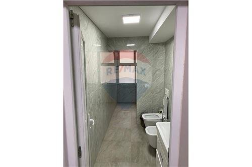 Tirane, jepet me qera apartament 2+1+A+BLK Kati 3, 97 m² 550 Euro (Myslym shyri drejtoria e policise)