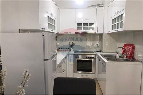 Tirane, jepet me qera apartament 1+1+BLK Kati 3, 70 m² 520 Euro (KIKA 2 , Komuna e Parisit)