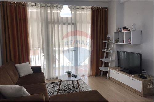 Tirane, jepet me qera apartament 1+1+BLK Kati 3, 70 m² 520 Euro (KIKA 2 , Komuna e Parisit)