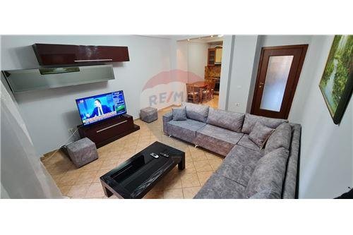 Tirane, jepet me qera apartament 2+1+A+BLK Kati 5, 115 m² 450 Euro (Komuna e Parisit)