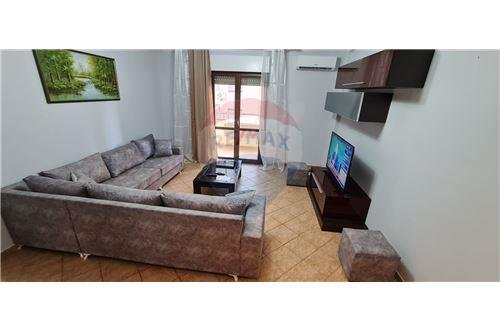 Tirane, jepet me qera apartament 2+1+A+BLK Kati 5, 115 m² 450 Euro (Komuna e Parisit)