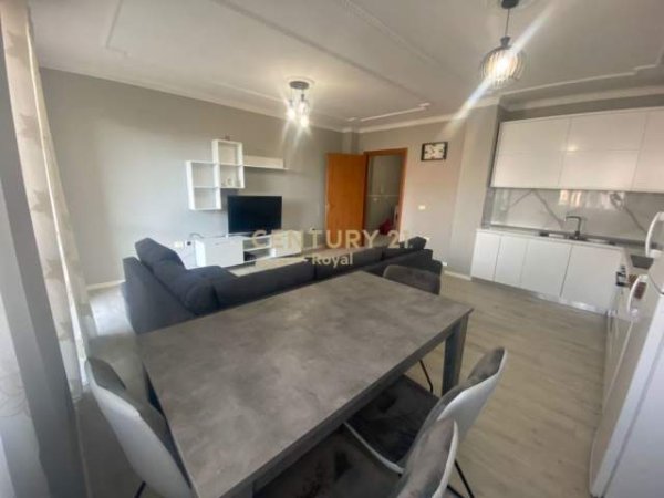 Tirane, jepet me qera apartament 2+1+BLK Kati 3, 120 m² 580 Euro (Pazari i Ri)