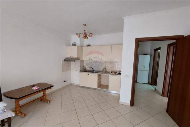 Tirane, shitet apartament 1+1+BLK Kati 3, 79 m² 55.000 Euro (Kthesa e Kamzes)