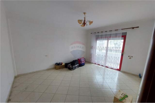 Tirane, shitet apartament 1+1+BLK Kati 3, 79 m² 55.000 Euro (Kthesa e Kamzes)