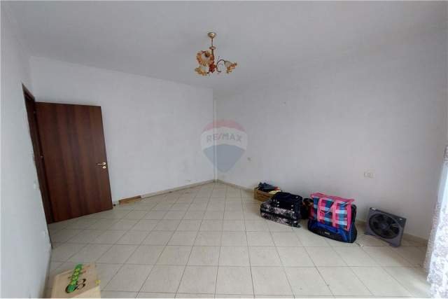 Tirane, shitet apartament 1+1+BLK Kati 3, 79 m² 55.000 Euro (Kthesa e Kamzes)