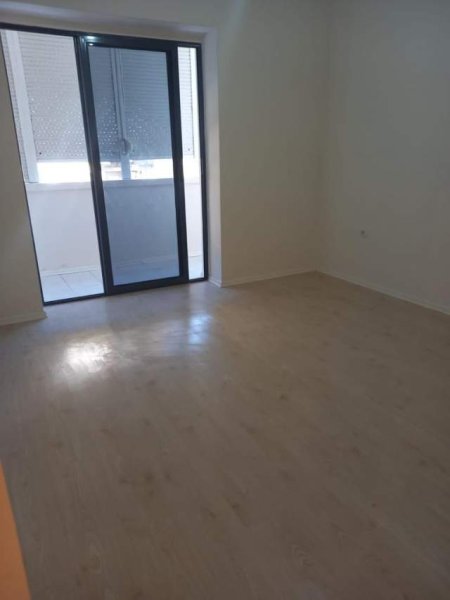 Tirane, shes apartament 1+1+BLK Kati 3, 64 m² 85.000 Euro (Muhamet Gjollesha)