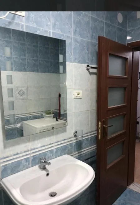 Tirane, jepet me qera apartament 1+1 Kati 2, 65 m² 630 € 