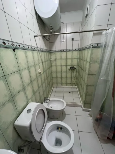 Tirane, jepet me qera apartament 2+1+Ballkon Kati 4, 86 m² 650 € 