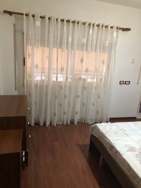 Tirane, jepet me qera apartament 2+1+Ballkon Kati 2, 90 m² 500 € (Rruga Idriz Dollaku)