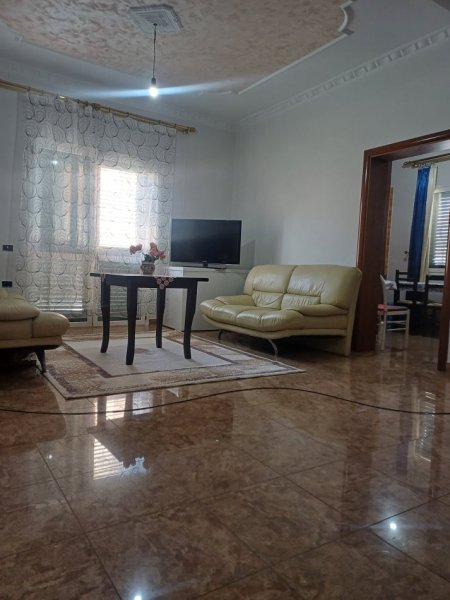 Vlore, jepet me qera apartament 2+1 Kati 1, 400 €