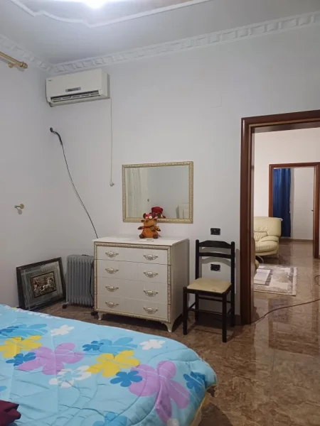 Vlore, jepet me qera apartament 2+1 Kati 1, 400 €