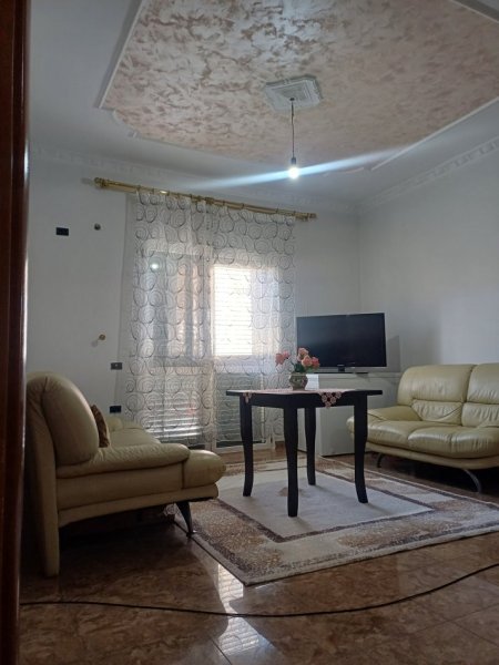 Vlore, jepet me qera apartament 2+1 Kati 1, 400 €
