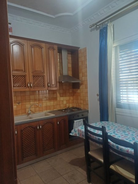 Vlore, jepet me qera apartament 2+1 Kati 1, 400 €