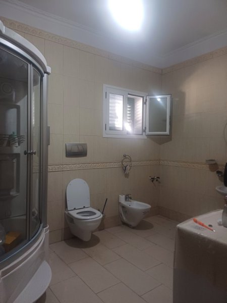 Vlore, jepet me qera apartament 2+1 Kati 1, 400 €