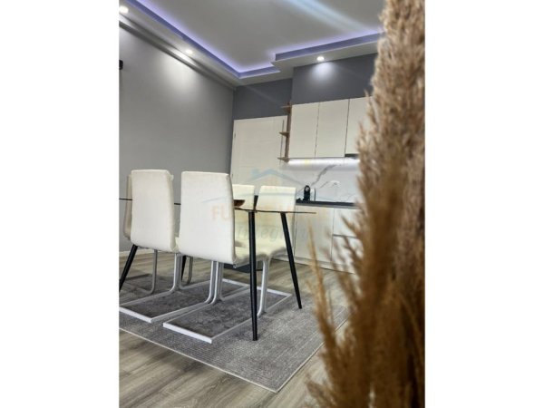 Tirane, jepet me qera apartament 2+1+Ballkon Kati 9, 90 m² 760 € (Ish Fusha e Aviacionit, Tiranë.)