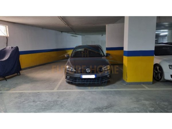 Tirane, jepet me qera apartament 2+1+Ballkon Kati 9, 90 m² 760 € (Ish Fusha e Aviacionit, Tiranë.)