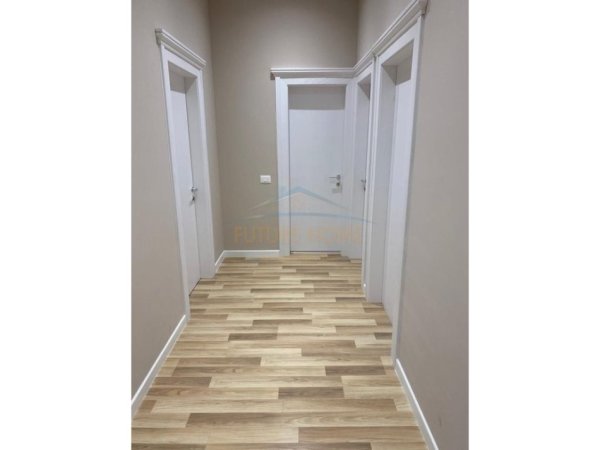 Tirane, shitet apartament 2+1+Ballkon Kati 4, 110 m² 286.000 € (Kompleksi SQUARE 21, në Rrugën e Kavajës.)