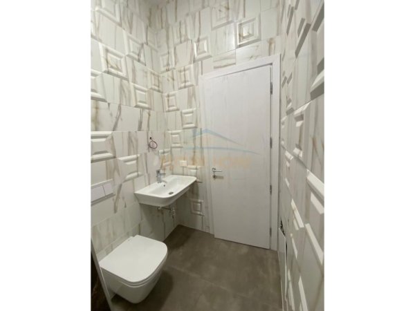 Tirane, shitet apartament 2+1+Ballkon Kati 4, 110 m² 286.000 € (Kompleksi SQUARE 21, në Rrugën e Kavajës.)