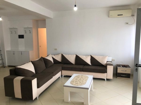 Tirane, jepet me qera apartament 2+1+Ballkon Kati 4, 87 m² 400 € (Rruga : “ Pinari “ , Kopshti Botanik)