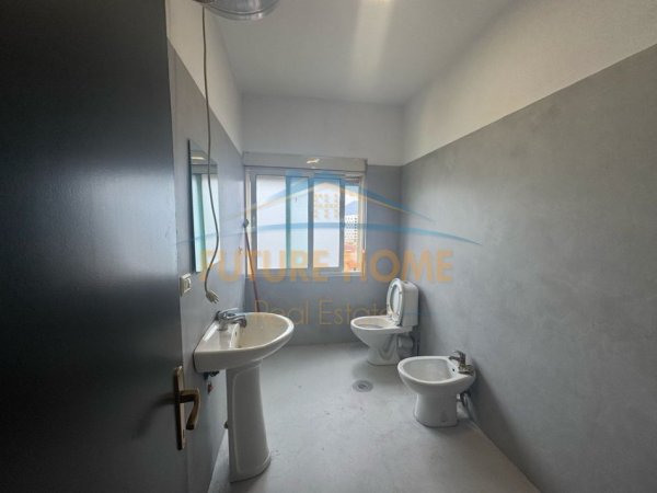 Tirane, shitet apartament 2+1 Kati 5, 82 m² 185.000 € (Komuna e Parisit, prane Kristal Center)