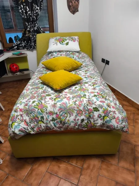 Tirane, shes Shes Krevat Tek, Suste/Zgare dhe Dyshek 100x200 cm shume cilesor, pothuajse i RI 390 €