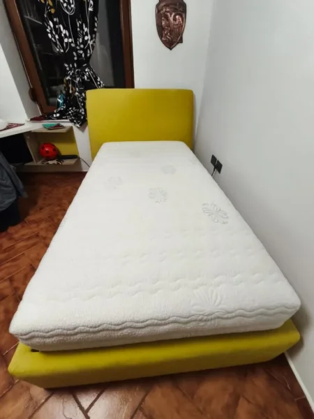 Tirane, shes Shes Krevat Tek, Suste/Zgare dhe Dyshek 100x200 cm shume cilesor, pothuajse i RI 390 €