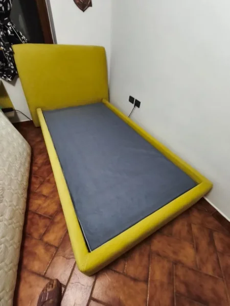 Tirane, shes Shes Krevat Tek, Suste/Zgare dhe Dyshek 100x200 cm shume cilesor, pothuajse i RI 390 €