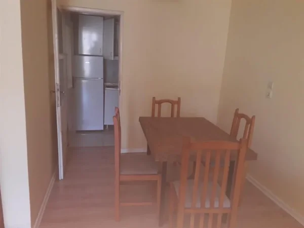 Tirane, jepet me qera apartament 2+1 , 75 m² 45,000 leke (Perballe Shkolles Harry Fultz)