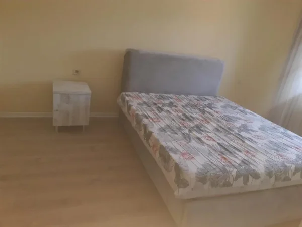 Tirane, jepet me qera apartament 2+1 , 75 m² 45,000 leke (Perballe Shkolles Harry Fultz)