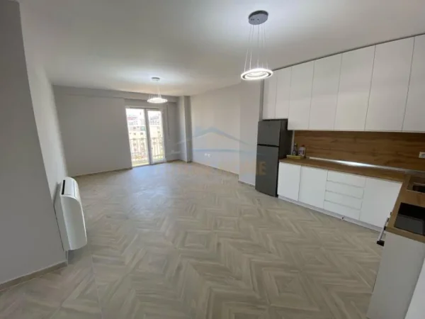 Tirane, jepet me qera apartament 1+1 Kati 5, 74 m² 400 € (Unaza e Re)