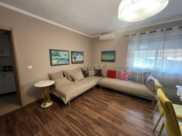 Tirane, jepet me qera apartament 2+1 , 80 m² 700 € (Pazari i ri)