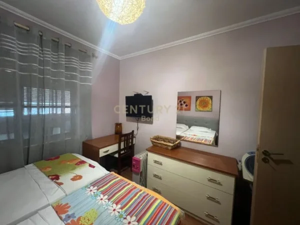 Tirane, jepet me qera apartament 2+1 , 80 m² 700 € (Pazari i ri)