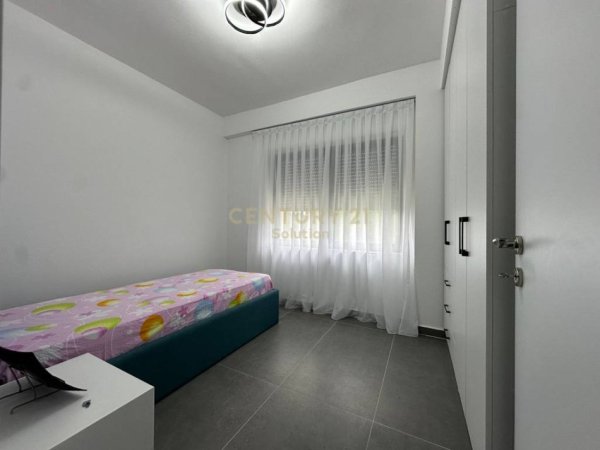 Tirane, jepet me qera apartament 3+1 Kati 3, 176 m² 1.000 € (KODRA E DIELLIT)
