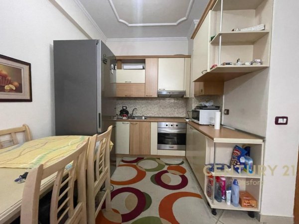 Tirane, jepet me qera apartament 1+1 Kati 6, 70 m² 600 € (KOMUNA E PARISIT)
