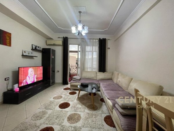 Tirane, jepet me qera apartament 1+1 Kati 6, 70 m² 600 € (KOMUNA E PARISIT)