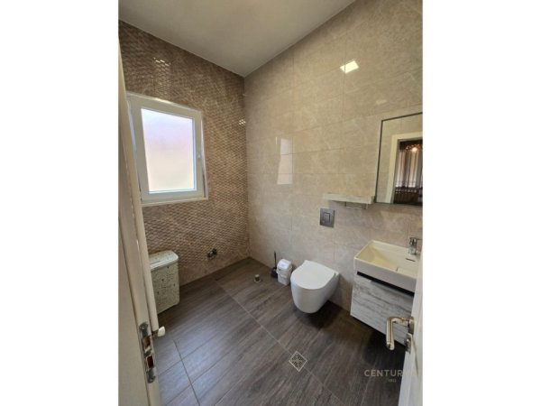 Tirane, jepet me qera apartament 2+1 Kati 3, 124 m² 850 € (rruga 2 vellezerit kondi)