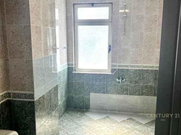 Tirane, shitet zyre Kati 4, 120 m² (Bllok)