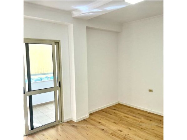 Tirane, shitet zyre Kati 4, 120 m² (Bllok)