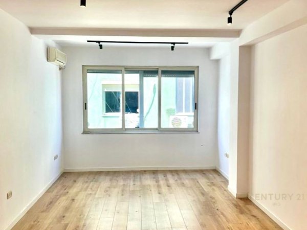 Tirane, shitet zyre Kati 4, 120 m² (Bllok)